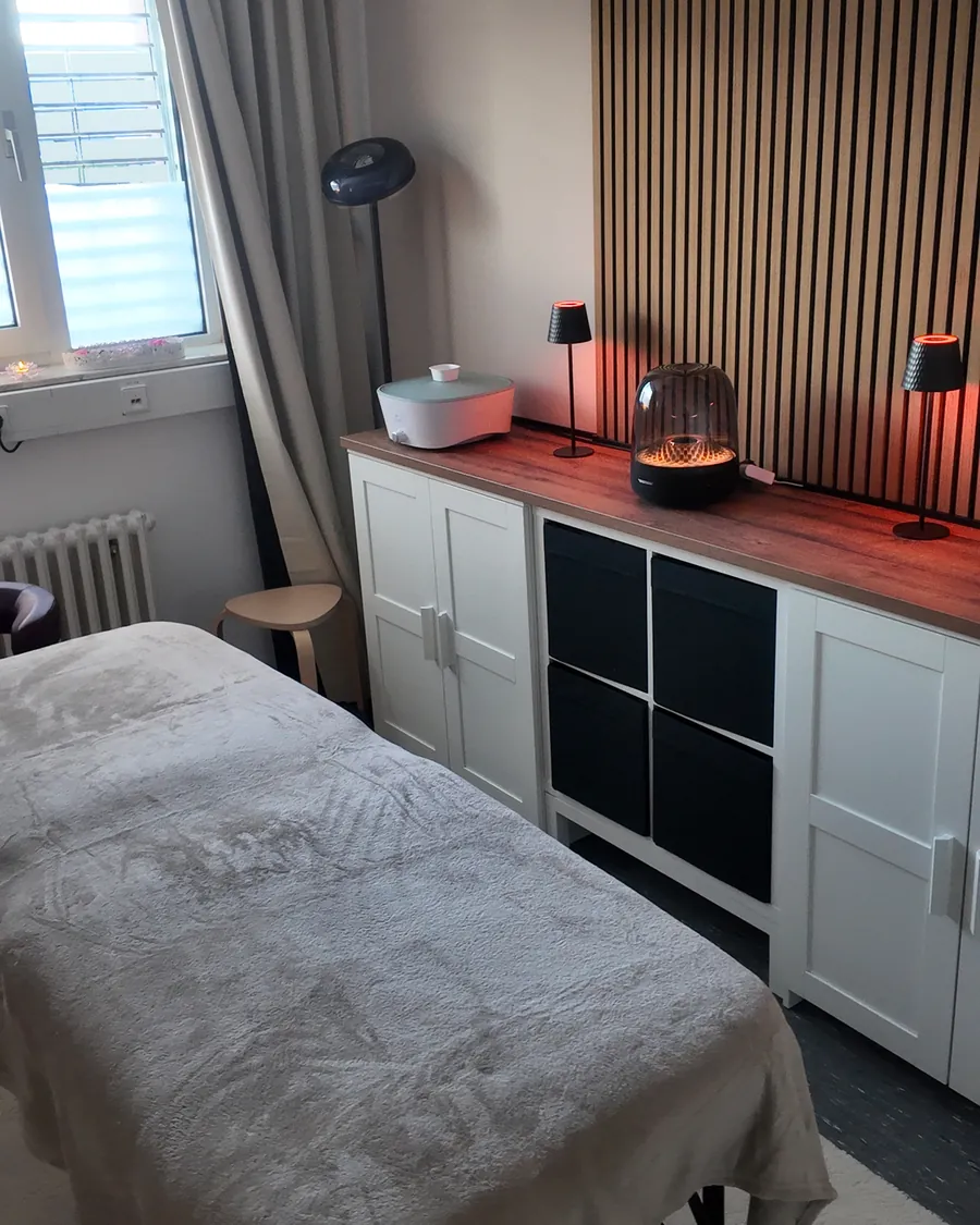 Einblick in Enizas Massageraum in Beckum